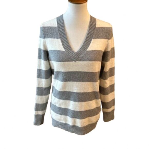 Gap Wool Grey White Striped V-Neck Long Sleeve Sweater Winter Fall Size Large - Picture 1 of 8